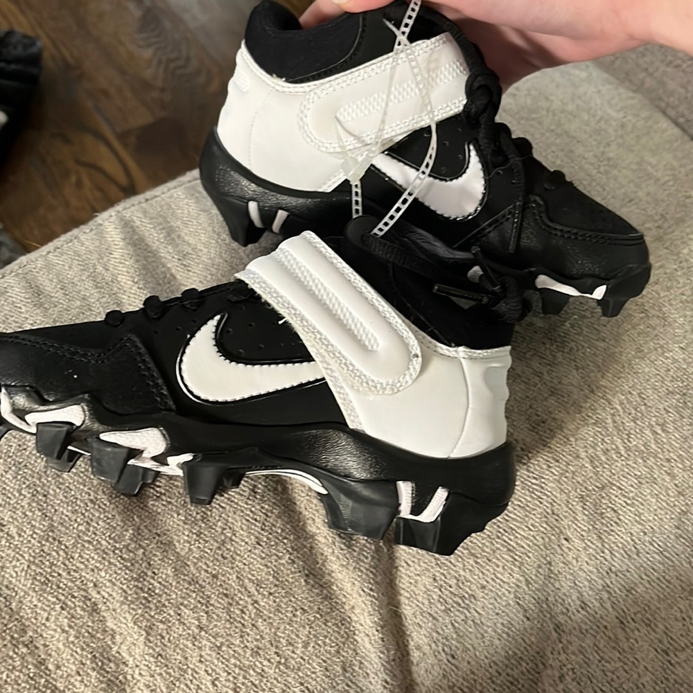 Nike cleats kids size 11
